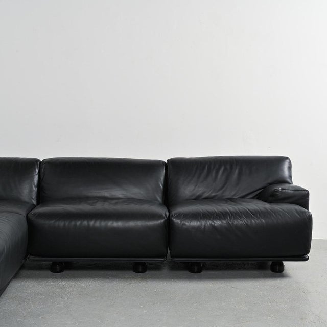 Cassina Fiandra Modular Black Leather Sofa by Vico Magistretti for Cassina, 1980, Set of 5 For Sale - Image 4 of 11