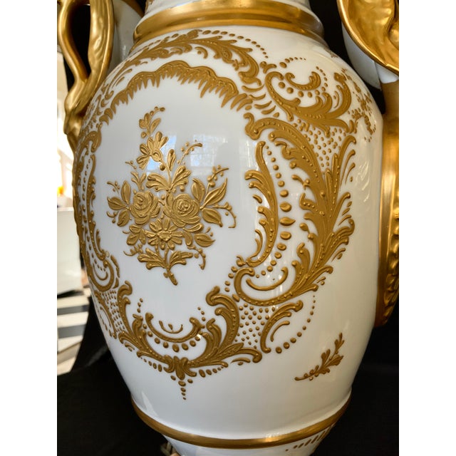 Late 19th Century Pair of Paris Porcelain Gilt Napoleon Empire Swan Handled Urn Lamps, Mid to Late 19th Century For Sale - Image 5 of 12