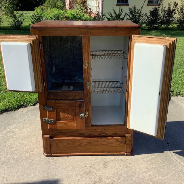 Arts & Crafts 1930's Oak Icebox For Sale - Image 3 of 11