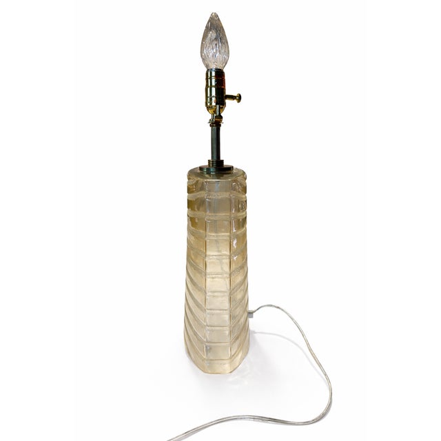 Vintage 1990s Robert Abbey “Horizon” Style Ribbed Glass Table Lamp — Excellent Condition For Sale - Image 10 of 12