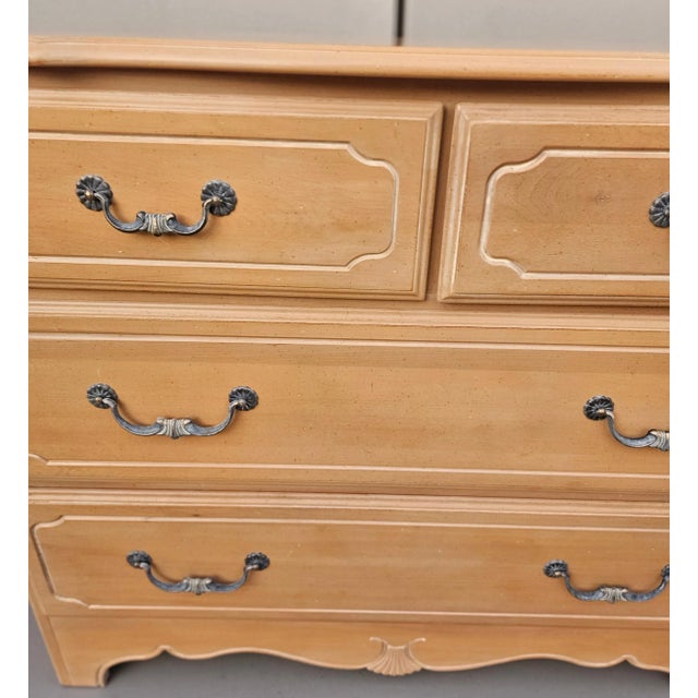 Ethan Allen 1990s Ethan Allen French Country Dresser Bachelors Chest of Drawers Console Bisque For Sale - Image 4 of 12