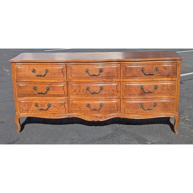 1960s Henredon French Provincial 9-Drawer Dresser For Sale In Washington DC - Image 6 of 18