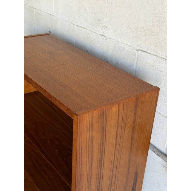 1960s Poul Hundevad Teak Bookcase With 5 Shelves Mid-Century Modern Denmark 1960s For Sale - Image 5 of 10