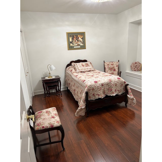English Vintage 1940s Mahogany Twin Bed With Carved Floral Details | Rococo Revival and Louis XV Style For Sale - Image 3 of 4