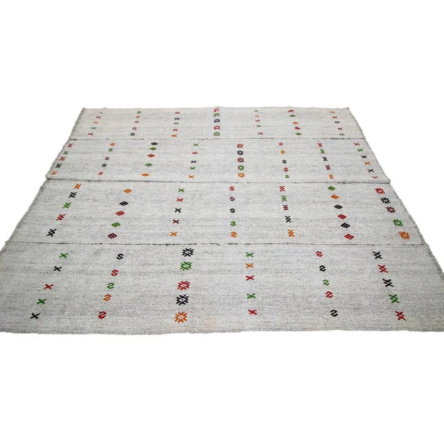 Contemporary 1960s Vintage Embroidered Gray Kilim Rug- 5′1″ × 6′7″ For Sale - Image 3 of 7