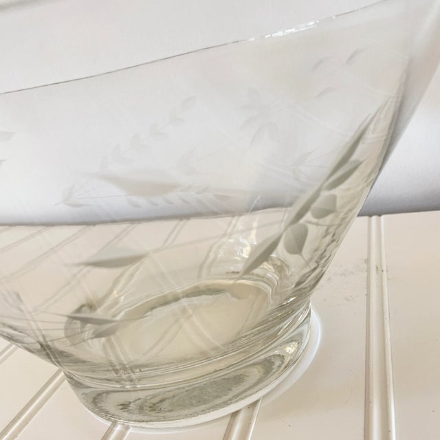 1960s Vintage Etched Glass Salad Bowl Set- 7 Pieces For Sale - Image 4 of 10