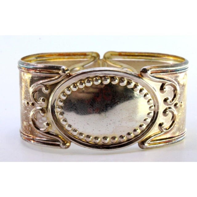 Napkin Ring with Reliefs, in Good conditions. Designed 1920 to 1949