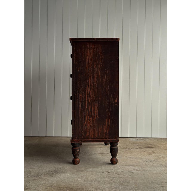 Early 19th Century Painted Pine Chest of Drawers For Sale In Greensboro - Image 6 of 18