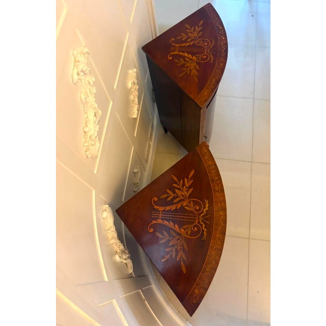 Antique English Victorian Marquetry Mahogany Corner Cabinets, 1880, Set of 2 For Sale - Image 12 of 16
