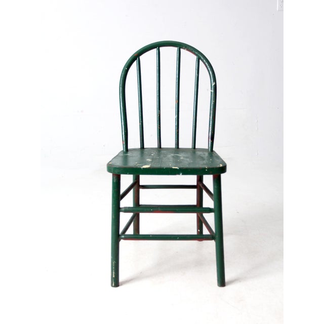 This vintage farmhouse Windsor-style chair features a classic round bow back with slender spindles and splayed legs. The...