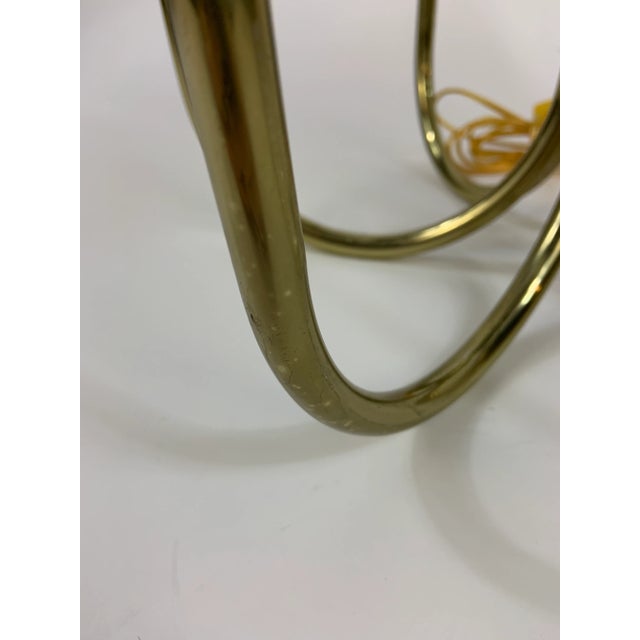 Late 20th Century Oversized Brass Sculptural Loop Table Lamp With Shade For Sale In New York - Image 6 of 11