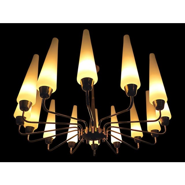 Arlus Large Mid-Century French Sunburst Chandelier with 14 White Satin Glasses from Arlus, 1950s For Sale - Image 4 of 14