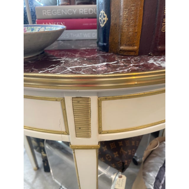 Neoclassical Style White & Gold Guéridon Accent Table – Light Brown Marble For Sale - Image 9 of 14