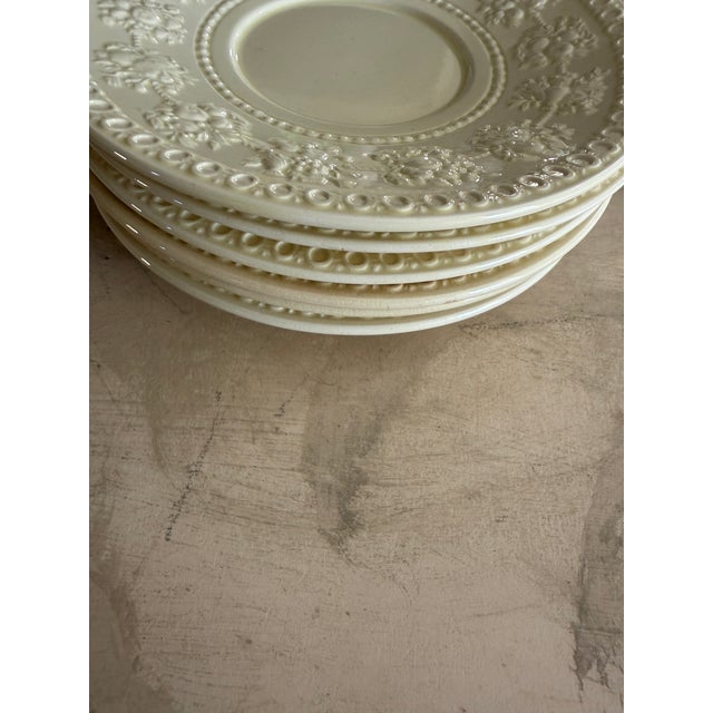 English 1950s Wedgwood Wellesley 7 Inch Plates Set of 6 – Cream Embossed Queensware – Made in England For Sale - Image 3 of 12