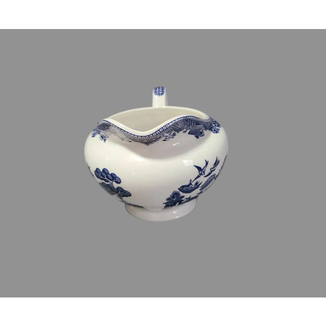 This vintage ceramic creamer features a beautiful blue and white Willow Pattern, originating from England and part of the...