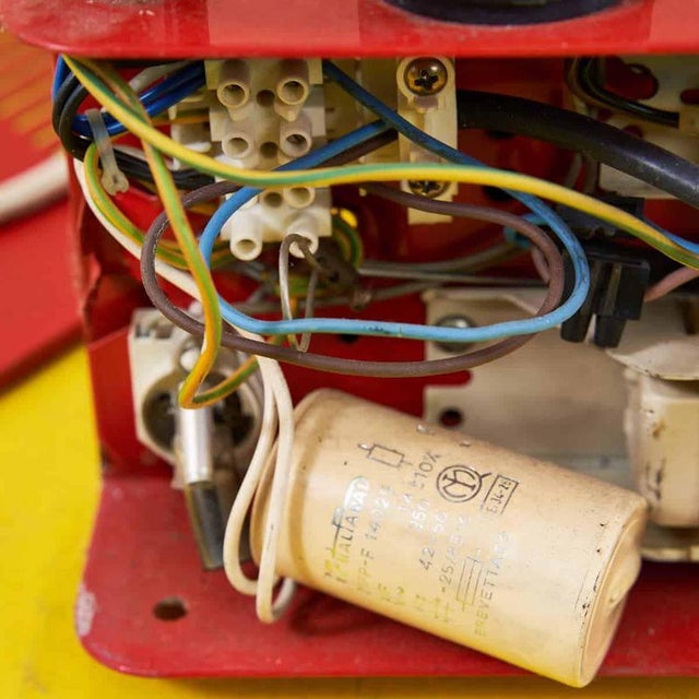 Red Vintage Lamps in Red Metal, Set of 2 For Sale - Image 8 of 9