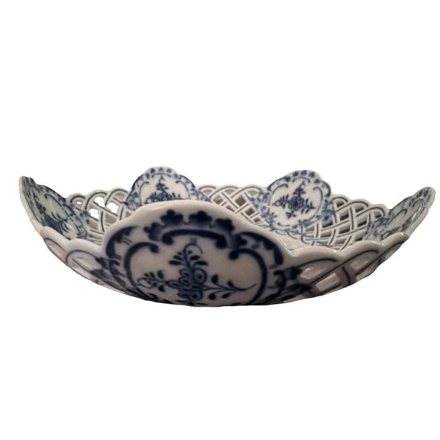 Two Antique Meissen Blue Onion reticulated serving dishes with crossed swords hallmark For Sale - Image 16 of 17