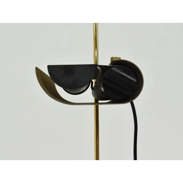 Joe Colombo Floor Lamp Mod. Alogena 626 with Golden Stem Olive Green Lampshade by Joe Colombo for Oluce, Italy, 1970s For Sale - Image 4 of 8