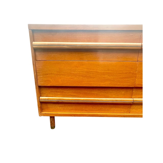 A beautiful 5 drawer tall dresser. Unsigned but of the highest quality construction. Dovetailed drawers of good size....