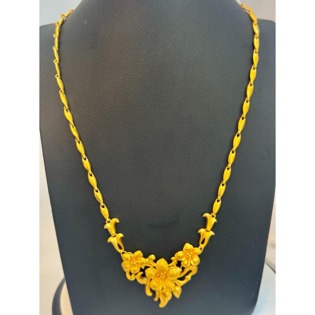 Contemporary 24 Karat Pure Gold Hand Made Yellow Gold Solid Flower Necklace, 37 Gm, 18 Inch For Sale - Image 3 of 18