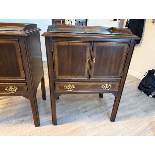 Traditional 1990s Drexel Nightstands a Pair Crossbanded Mahogany With Inlay For Sale - Image 3 of 10