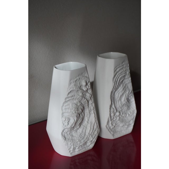 Vintage German Vases in Biscuit Porcelain from AK Kaiser, 1960s, Set of 2 For Sale - Image 4 of 6