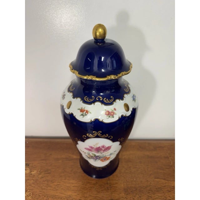 Abstract Vintage Wallendorf 1764 Echt Kobalt Cobalt Blue Floral Gold Lidded Vase GDR For Sale - Image 3 of 18
