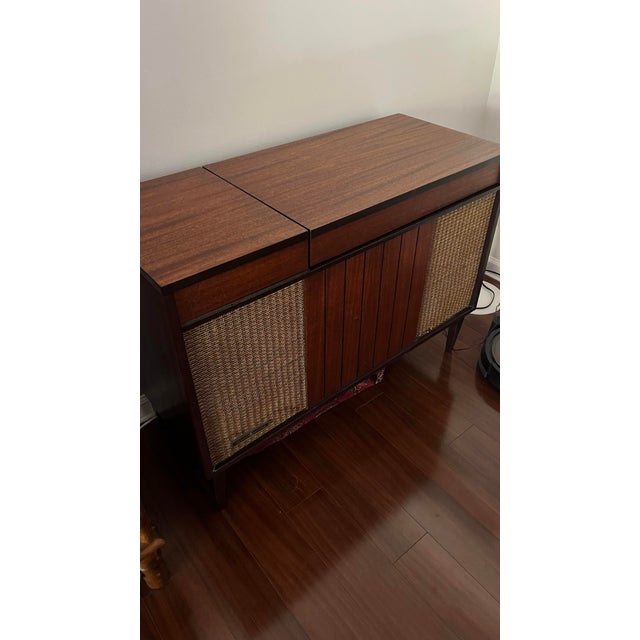 Vintage Mid Century Modern Ge Stereo Console Record Player / Radio Cabinet For Sale In West Palm - Image 6 of 11