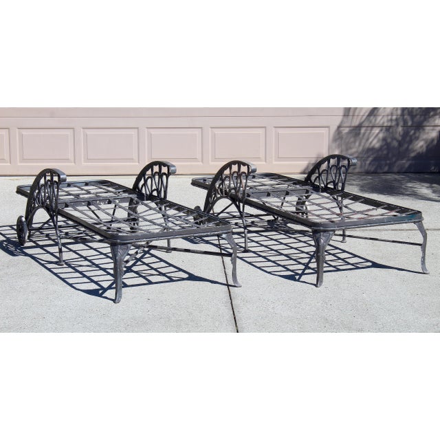 Metal Vintage Cast Aluminum Patio Chaise Lounge Chairs – Set of 2 – Attributed to Woodard – Hollywood Regency Outdoor Loungers For Sale - Image 7 of 17