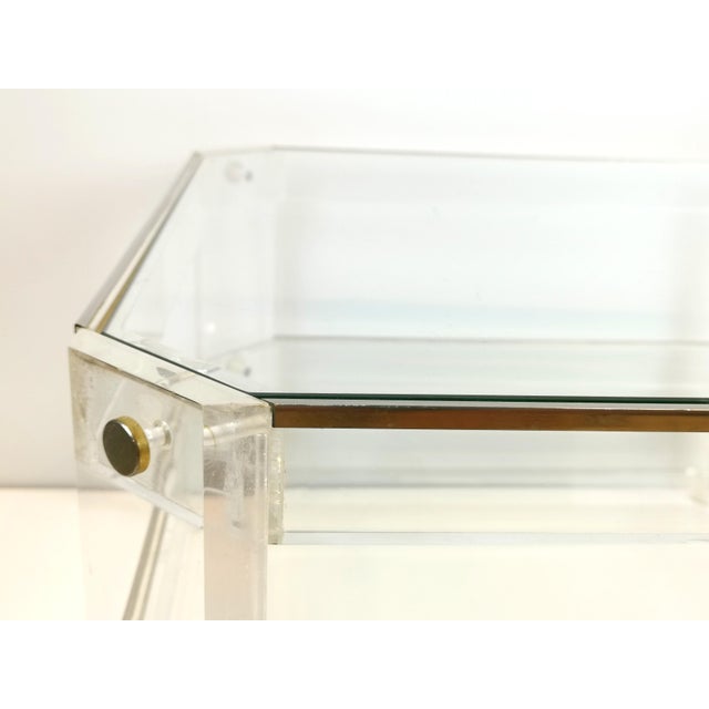 Mid-Century Modern Octagonal Acrylic Glass and Brass Coffee Table in the style of David Lange, 1970s For Sale - Image 3 of 10