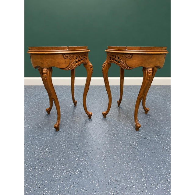 20th Century French Louis XV Carved Yew and Mahogany Floral Marquetry Side Tables (Pair) For Sale - Image 4 of 9