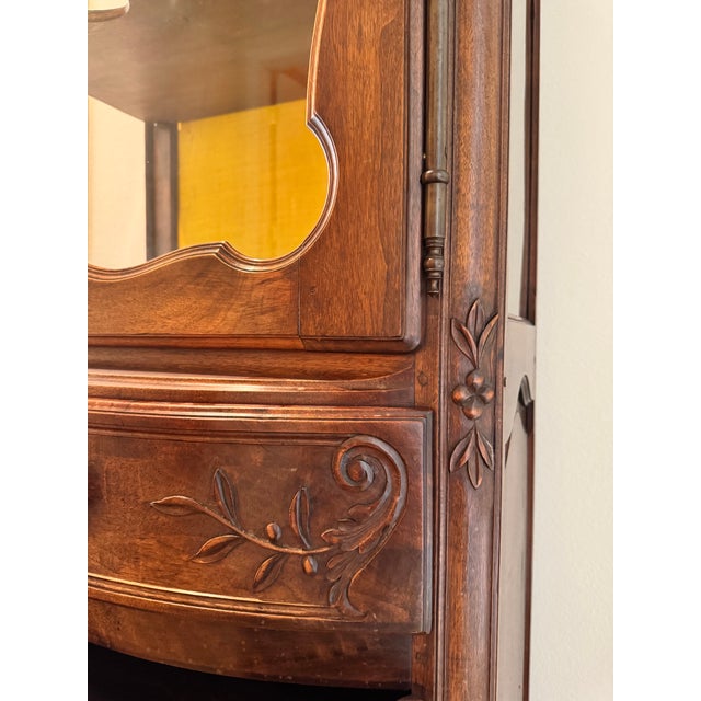 Late 19th Century French Louis XV Corner Curio Cabinet For Sale - Image 4 of 8