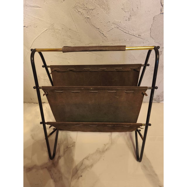 1960s Mid-Century Modern Three-Tier Newspaper Rack in Brass and Leather, 1960s For Sale - Image 5 of 9