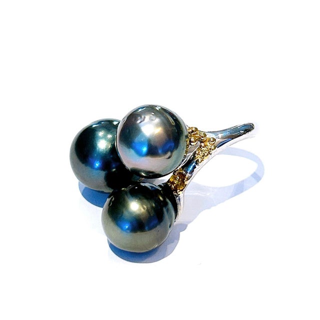 Late 20th Century Bochic “Orient” Vintage South Sea Pearl & Fancy Sapphires Ring Set 18K Gold & Si For Sale - Image 5 of 9