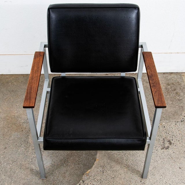 1960s Mid Century Modern Lounge Chair Armchair Walnut Arms Metal American Design MCM For Sale - Image 9 of 12