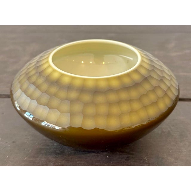 The Vintage Salviatti Battuto Textured Glass Bowl is a stunning example of midcentury glass craftsmanship. The Battuto...