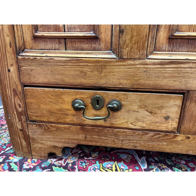 Mid 19th Century English Pine Blanket Chest, 19th Century For Sale - Image 5 of 17