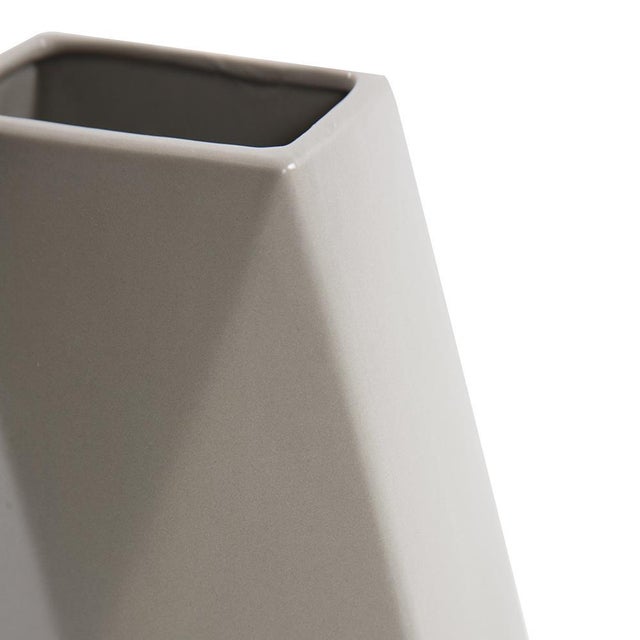 Kenneth Ludwig Chicago Geo Matte Stone Ceramic Vase- Medium For Sale - Image 4 of 10