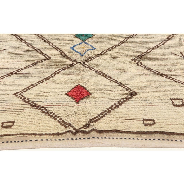 Berber Tribes of Morocco Vintage Azilal Moroccan Rug, 05'01 X 09'05 For Sale - Image 4 of 10