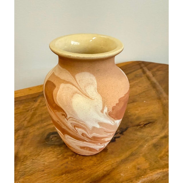 American Vintage Brown and White Swirl Handmade Sevierville Tennessee Pottery Vase For Sale - Image 3 of 8