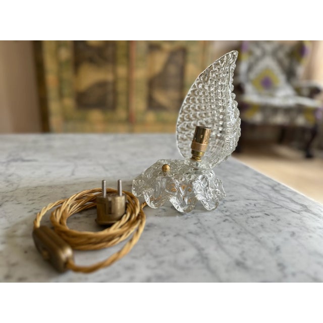 This stunning Art Deco table lamp from the 1920s is a refined example of Italian glass artistry, most likely created by...