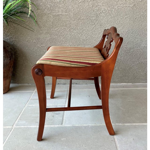 Duncan Phyfe Circa 1940 Duncan Phyfe-Style Scroll Splat Low Back Petite Window / Entryway Bench For Sale - Image 4 of 18