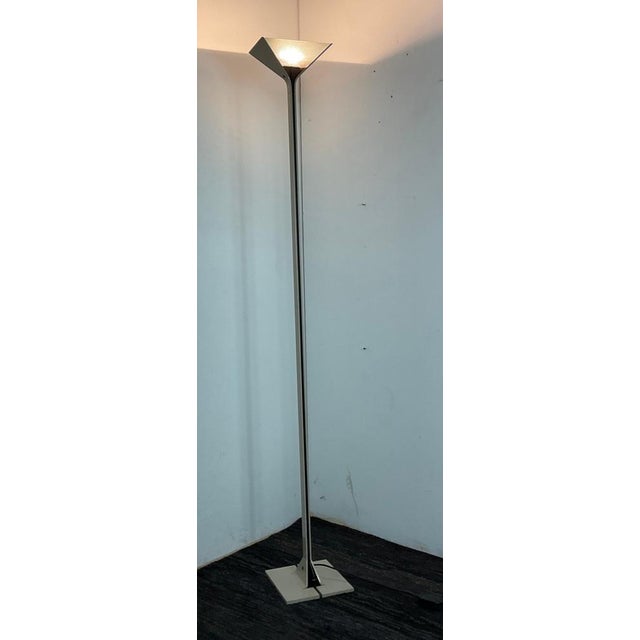 Flos rod lamp Papillona model, design by Afra and Tobia Scarpa, 80s, with black lacquered steel rod. The lamp is of the...