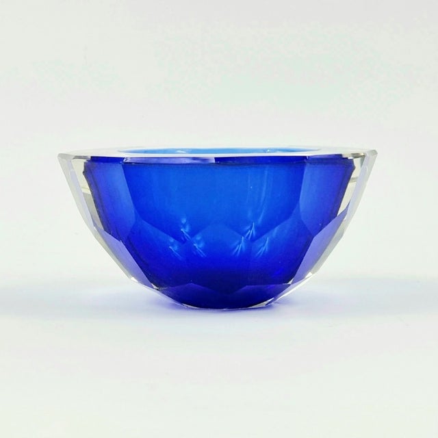1970s Large Sommerso Faceted Murano Glass Bowl/Catch-All by Mandruzzato, Italy, 1970s For Sale - Image 5 of 7