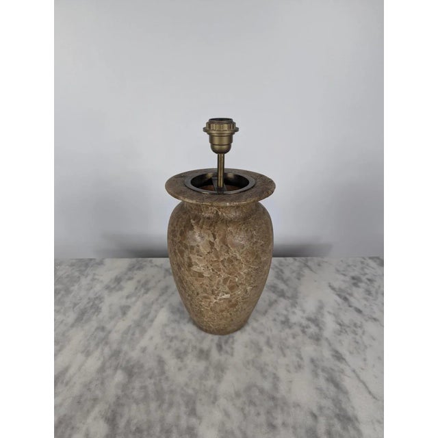 Vintage Alabaster Table Lamp, in Very Good conditions. Up to 250V (Europe/UK Standard).The wiring of this item may be...