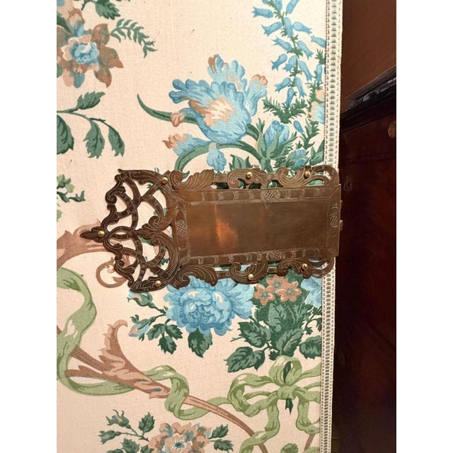 Wave-Fronted Wardrobe in Walnut Veneer from Zurich, 1720 For Sale - Image 6 of 12