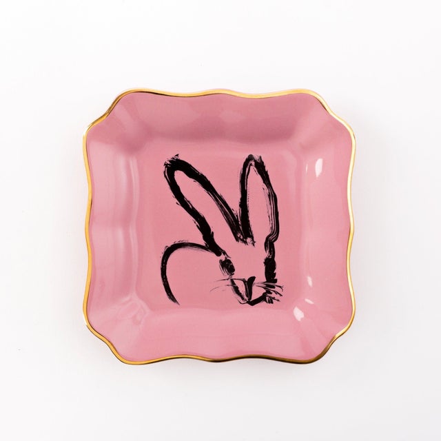 Hunt Slonem’s Bunny Portrait Plates will brighten any tablescape. Our new cobalt plate features Hunt's white rabbit with a...