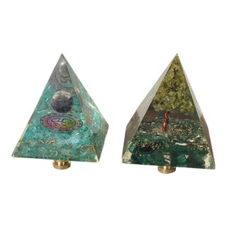 Pair Vintage Lucite Artisan Piramids Lamp Finials For Sale