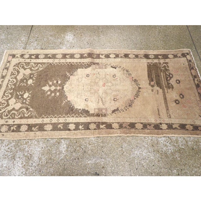 Galerie Shabab Collection Mid-20th Century Turkish Oushak Throw Rug For Sale - Image 4 of 8