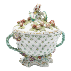 18th-Century Derby Porcelain Footed Strawberry Tureen and Cover